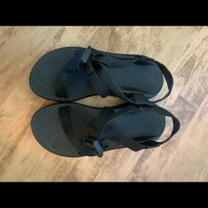 women’s size 8 black chacos